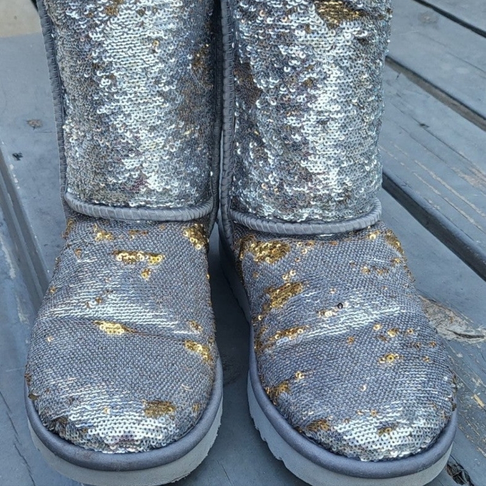 **SOLD**UGG CLASSIC SHORT COSMOS SEQUIN SILVER GOLD BOOTS - Picture 2 of 11